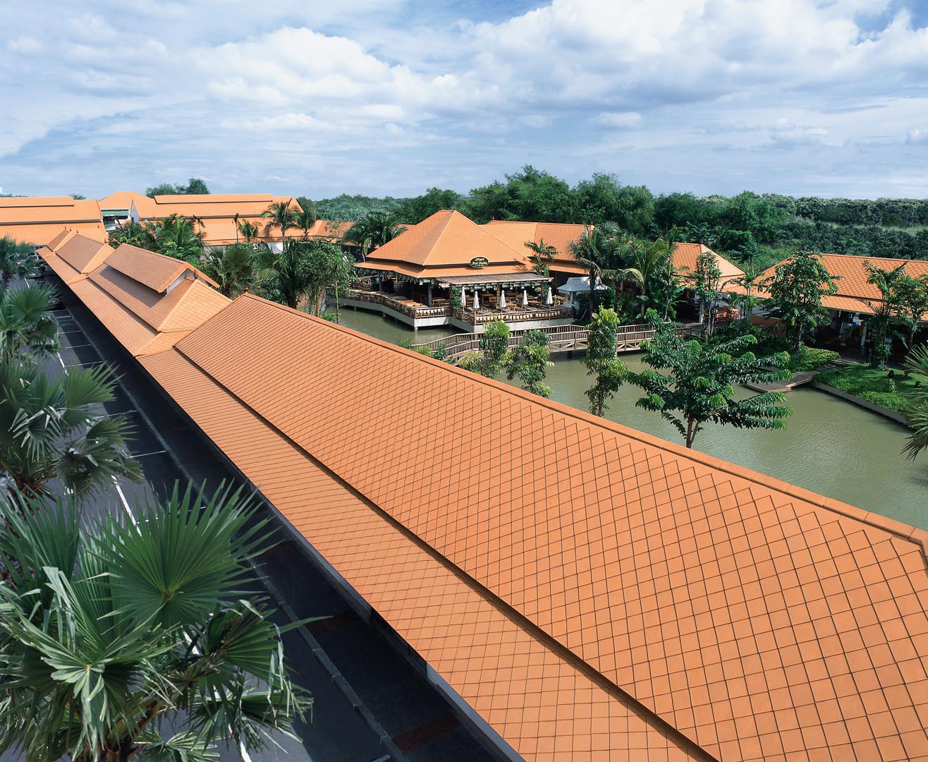 กระเบื้องหลังคาไฟเบอร์ซีเมนต์ เอสซีจี รุ่นไอยร่า โอเรียนทอล 13 นิ้ว เนเชอรัล บริค